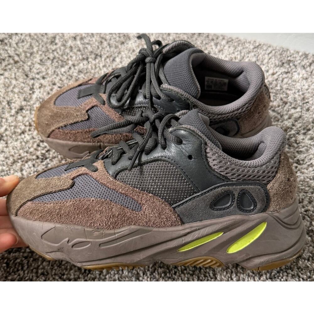 Adidas Yeezy Boost 700 "mauve" size 5